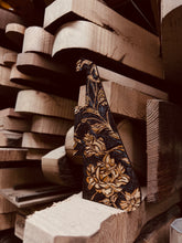 Load image into Gallery viewer, Floral LP Pyrography Pickguard