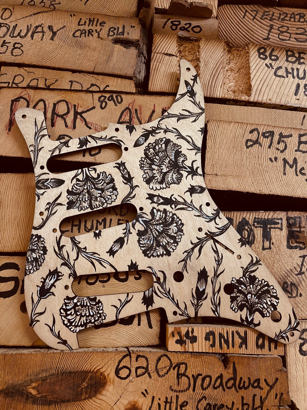 Strat Flower Pickguard II – Carmine Street Guitars